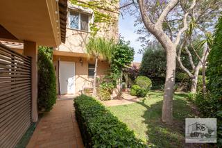 Maison jumelée à Mas Camarena. Pareado en urbanización privada dentro de mas camarena  exclusiv