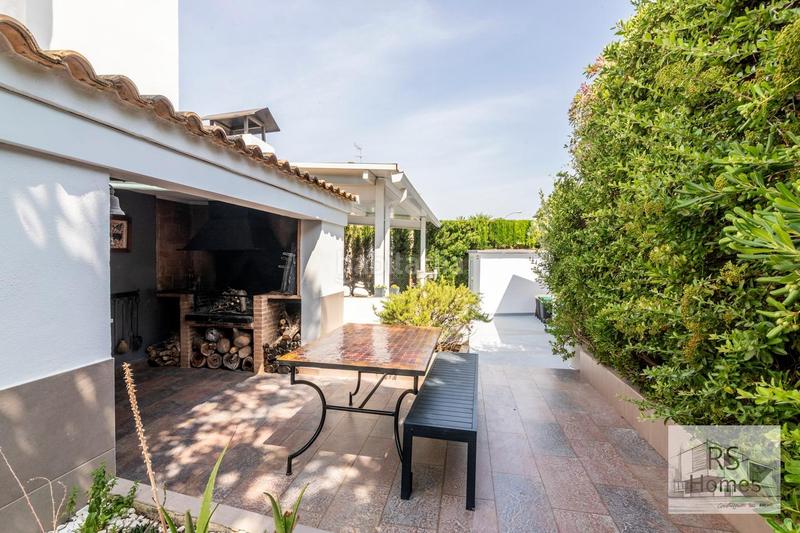 Foto a587b1ef-0e74-43dd-b583-4cbbef78d738. Chalet con parcheggio in El Carme-Sant Agustí-Bonavista Eliana (l´)