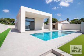 Chalet  Calle mara moliner. Estrena chalet independiente en la sima con piscina y paellero