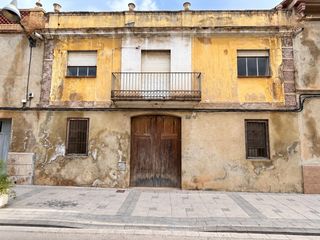Mas  Calle ob cervera 47. Casa de pueblo con 196 m2 de parcela en el casco antiguo de la p