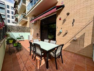 Piso  Carrer amadeu vives. Piso  local  parking en venta en más durán