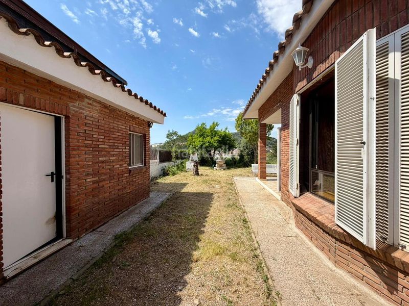 Foto 86e338e8-a976-4a55-9680-f9e245b0d617. Casa amb calefacció aparcament piscina a Reixac - Vallensana Baixa Montcada i Reixac