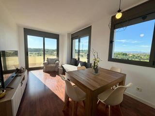 Pis a Mas Rampinyo - Montcada Nova - Carrerada. Increíble piso seminuevo parking, trastero y piscina comunitaria