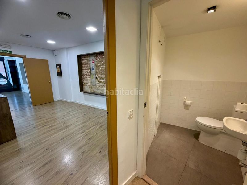 Foto 4d2aa3f0-e8c1-4a1f-afc5-6be78f3f3e1e. Local comercial a Instituts Granollers