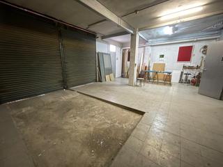 Business premise  Carrer montiu