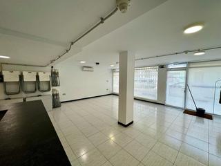 Local commercial  Carrer elionor. Local en venta en el centro de montcada