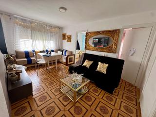 Etagenwohnung  Passatge monturiol. Piso para inversores en ripollet