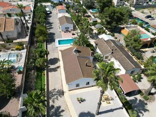 Casa en San Fulgencio. Una casa sorpresa con piscina en la urb la marina!!!mega propied