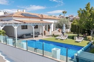 Casa a San Fulgencio. Espectacular casa en venta con psicina privada!!!!âbienvenido a