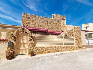 Maison jumelée à San Fulgencio. Casa adosada estilo castillo en la marina urb.descubre esta enca