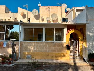 Casa adossada en San Fulgencio. Acogedora casa adosada en la marina urb con excelente ubicacin,