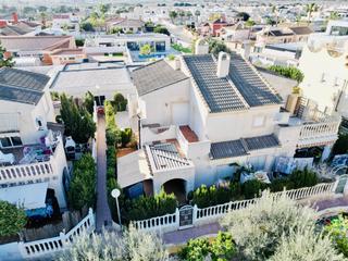 Reihenhaus in San Fulgencio. Bonita casa semi adosada en venta en urbanizaciãn la marina con