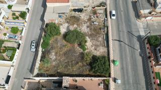 Terreny residencial a San Fulgencio. Parcela de 800 m2 de esquina   en muy buena zona   cerca de todo