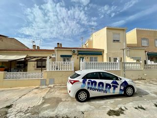 Lloguer Casa adossada a San Fulgencio. Precioso adosado en alquilernbsporientado al este en urbanizaciã