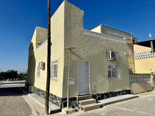 Maison jumelée à San Fulgencio. Encantadora casa de parque en esquina en la marina urbpresentamo