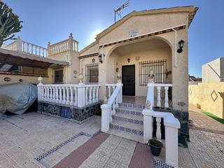 Xalet en San Fulgencio. Exclusiva vivienda modelo rosa ampliado en la marina urbnbsppres