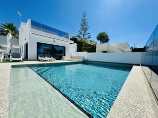 Maison à San Fulgencio. Âoportunidad ãnica! lujoso chalet en exclusiva urbanizaciãn de l