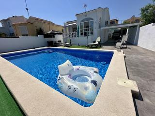 Haus in San Fulgencio. Encantadora casa independiente con piscina privada en la marina