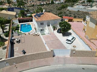 Maison à San Fulgencio. Âfantãstica villa independiente con piscina privada y sãtano en