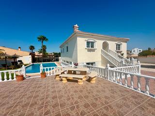 Casa en San Fulgencio. fantstica villa independiente con piscina privada y stano en