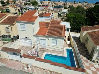 Maison à San Fulgencio. Fantastico chalet independiente con piscina privada en la urb. l