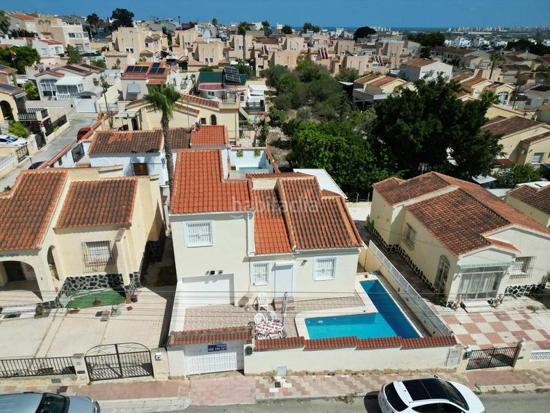 Foto 4dce98ba-ff0f-40f2-93c5-316e21f1872c. Casa fantastico chalet independiente con piscina privada en la urb. la marina!!!!!se ofrece a la venta magnãfica vivienda unifamiliar d en San Fulgencio