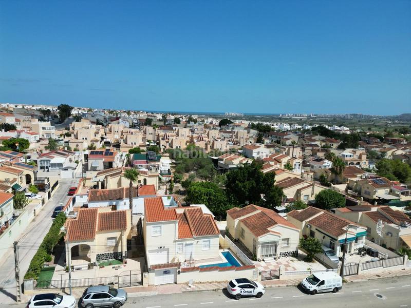 Foto d0941a6b-27b8-469f-a002-7620bbf945e5. Casa fantastico chalet independiente con piscina privada en la urb. la marina!!!!!se ofrece a la venta magnãfica vivienda unifamiliar d en San Fulgencio