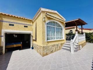 Casa a San Fulgencio. Bonita casa independiente en venta en la urbanizaciãn la marina!