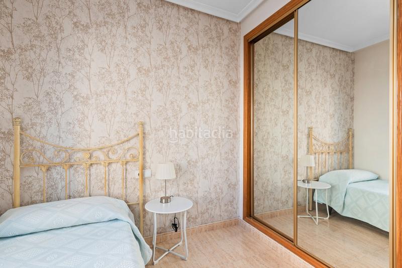 Foto a25bcd1b-c244-4805-8d41-d8b0d006419a. Piso apartamento con garaje este luminoso apartamento de 77 mâ, con una excelente distribuciãn, estã ubicado a s en Guardamar del Segura