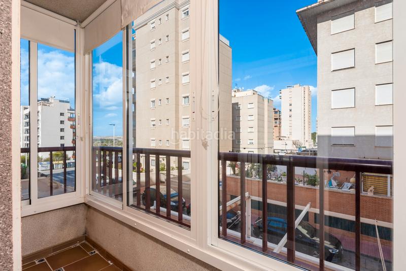 Foto dfe68964-fe9d-4dc9-9d4b-cebac169dfa1. Piso apartamento con garaje este luminoso apartamento de 77 mâ, con una excelente distribuciãn, estã ubicado a s en Guardamar del Segura