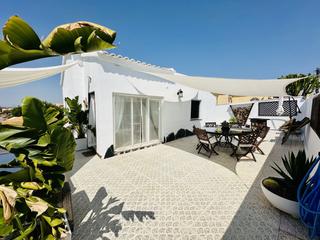 Casa a San Fulgencio. Encantador chalet independiente con piscina privada y apartament