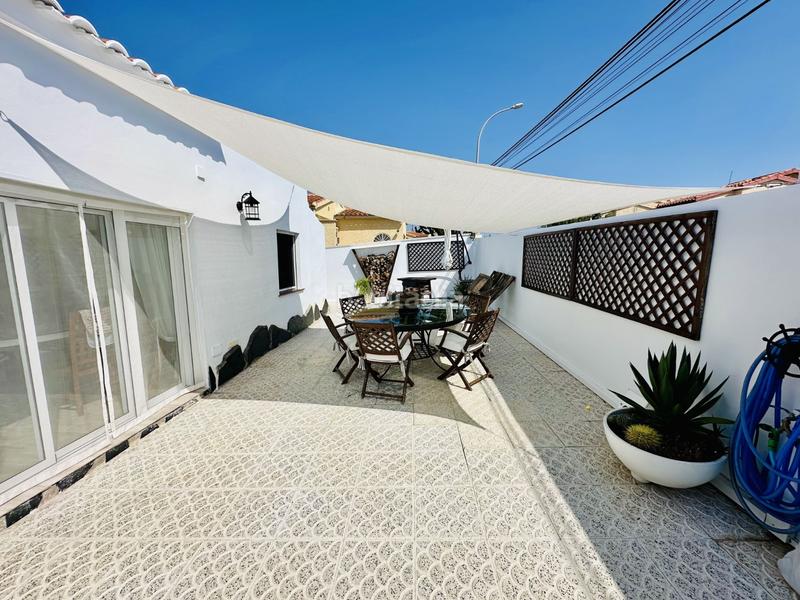 Foto 6f69f530-d7d5-49cb-978d-eadde98b6f15. Casa encantador chalet independiente con piscina privada y apartamento de invitadoste presentamos esta magnãfica oportunidad de vivir e en San Fulgencio