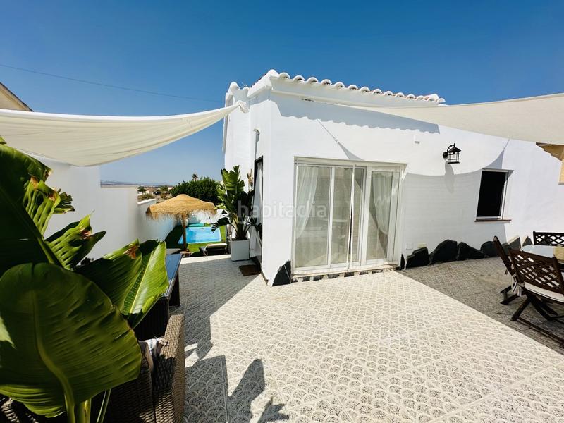 Foto 74792e0a-8597-442a-b5f7-4e63ea5ae42e. Casa encantador chalet independiente con piscina privada y apartamento de invitadoste presentamos esta magnãfica oportunidad de vivir e en San Fulgencio