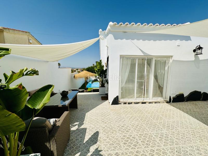 Foto 94fb7e4b-3f05-4d0e-87e1-cf2f452a2486. Casa encantador chalet independiente con piscina privada y apartamento de invitadoste presentamos esta magnãfica oportunidad de vivir e en San Fulgencio