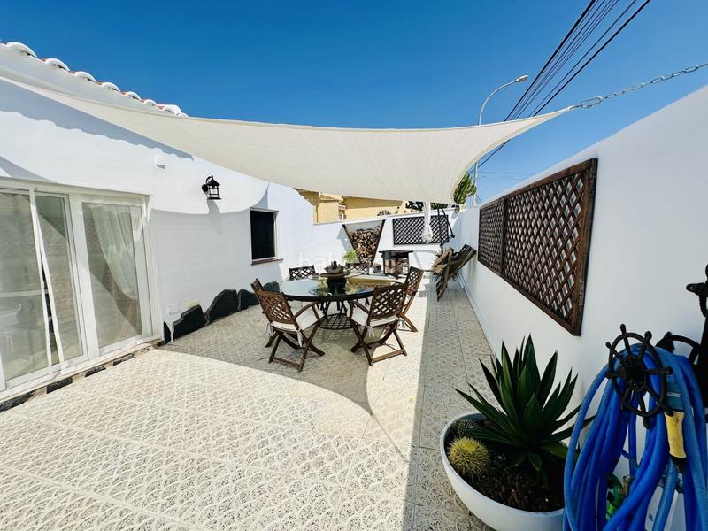 Foto d3ed40a3-f89c-472f-9197-c12f04f342a5. Casa encantador chalet independiente con piscina privada y apartamento de invitadoste presentamos esta magnãfica oportunidad de vivir e en San Fulgencio