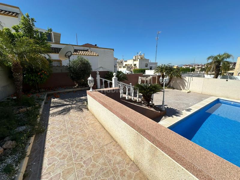 Foto 0751b89c-238e-42c3-9dca-b532587bbe39. Casa chalet independiente con piscina privada y sãtano amplio cerca de la playaoportunidad de adquirir un chalet independiente de 197 m en San Fulgencio