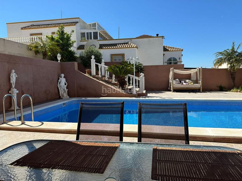 Foto 0c86e51a-dd26-4046-b1c0-740447f633b1. Casa chalet independiente con piscina privada y sãtano amplio cerca de la playaoportunidad de adquirir un chalet independiente de 197 m en San Fulgencio
