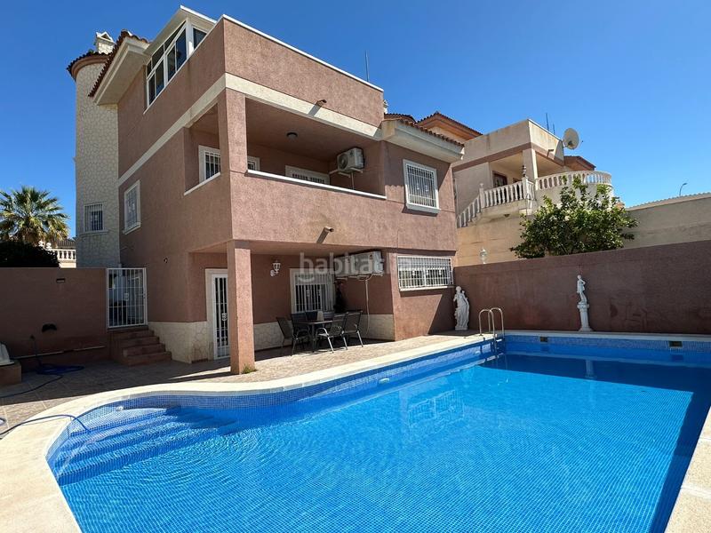 Foto d9284f85-4e50-4e71-aa01-c064d78bca4f. Casa chalet independiente con piscina privada y sãtano amplio cerca de la playaoportunidad de adquirir un chalet independiente de 197 m en San Fulgencio