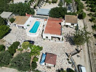 Maison à Albatera. Encantadora casa de campo en albatera con parcela de 2.475 mâ y
