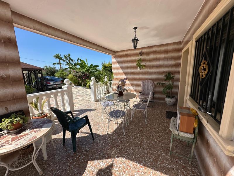 Foto 702cc799-e9ba-43b8-9cf2-220ab9ec0f53. Casa encantadora casa de campo con parcela de 2.475 mâ y piscina privada!!presentamos esta estupenda casa de campo ubicada en Albatera