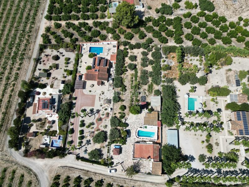 Foto d06ff65c-74bb-4287-ad23-b45586b56310. Casa encantadora casa de campo con parcela de 2.475 mâ y piscina privada!!presentamos esta estupenda casa de campo ubicada en Albatera