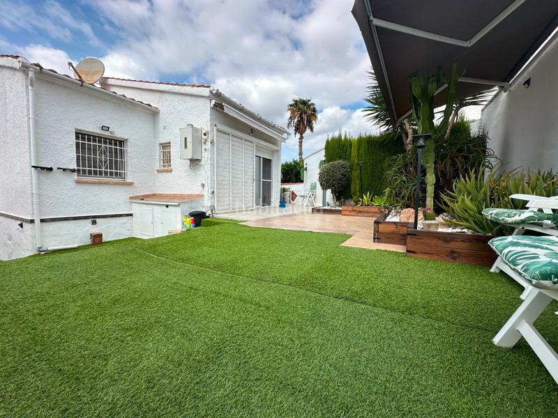 Foto 6b6e1e03-c60a-4c4c-8efb-793afc327c7e. Chalet smart properties tiene el placer de presentar estanbspencantadora casa independientenbspubicada en la urbanizaciãn la marina, un l en San Fulgencio