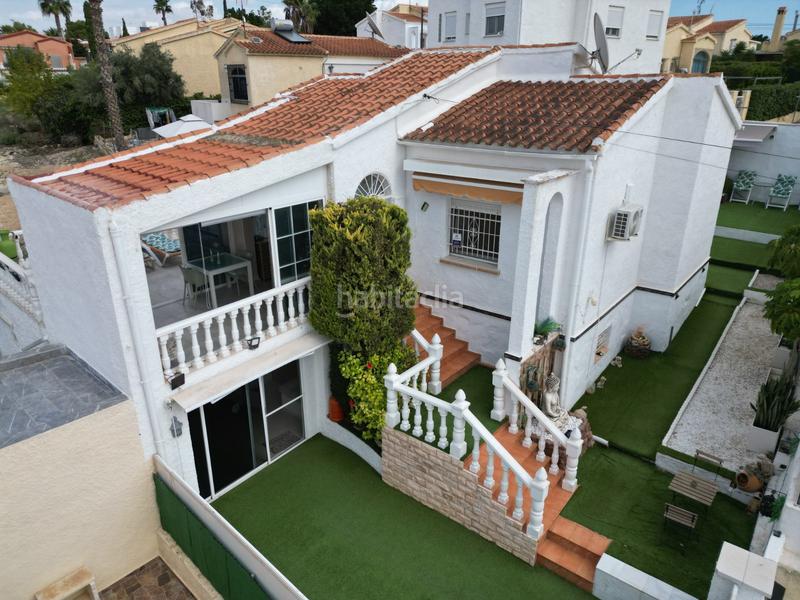 Foto a8efde4f-8e18-49b1-aad8-d5f0afc7c890. Chalet smart properties tiene el placer de presentar estanbspencantadora casa independientenbspubicada en la urbanizaciãn la marina, un l en San Fulgencio