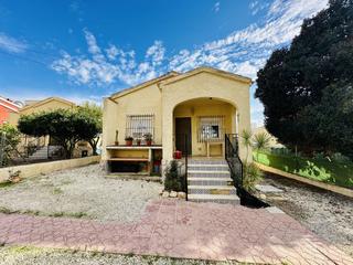 Casa en San Fulgencio. Fantastico chalet independiente en pleno centro de la urbanizaci