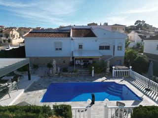 Chalet in San Fulgencio. Fantãstica oportunidad casa de 246 mâ con piscina, jacuzzi y gar