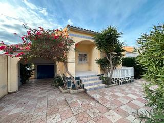 Xalet a San Fulgencio. Modelo lola ampliado de origen con sãtano y garaje en la marina