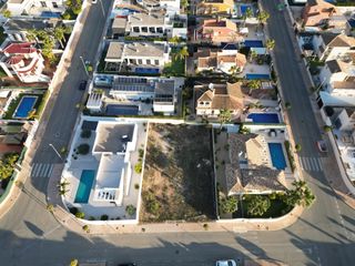 Terreny residencial a San Fulgencio. Parcela urbana con una superficie total de 526 mâ , ideal para c