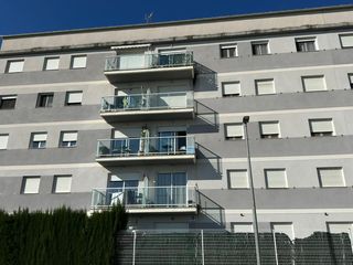 Flat en Dolores. Amplio y luminoso piso con piscina y parking en doloreste presen