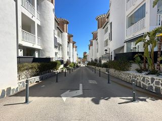 Flat en La Marina. Este moderno apartamento en el pinet la marina pueblo, en excele
