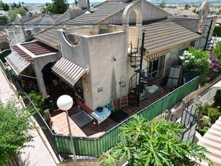 Maison à San Fulgencio. Esta cuidada vivienda se encuentra en una atractiva urbanizaciãn